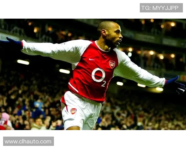 《聚焦绿茵场：与足球巨星深度对话，揭开他们背后的故事与梦想》