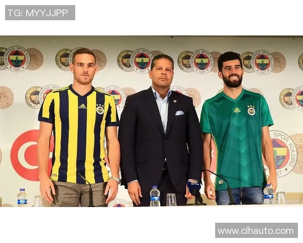 2025年足球全球十大球星排名揭晓 谁能称霸绿茵场引关注