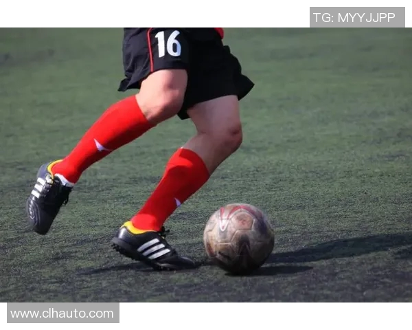 回顾足球巨星青春岁月 这些珍贵照片见证辉煌起点