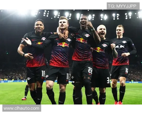 皇家马德里球星卡开箱揭示球队传奇球员珍稀收藏价值